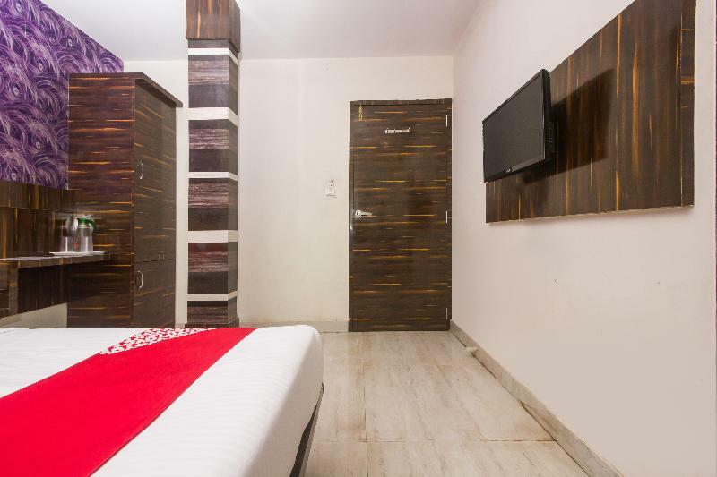 โอโย 8193 โฮเต็ล เพิร์ล วิว Hotel มุมไบ ภายนอก รูปภาพ